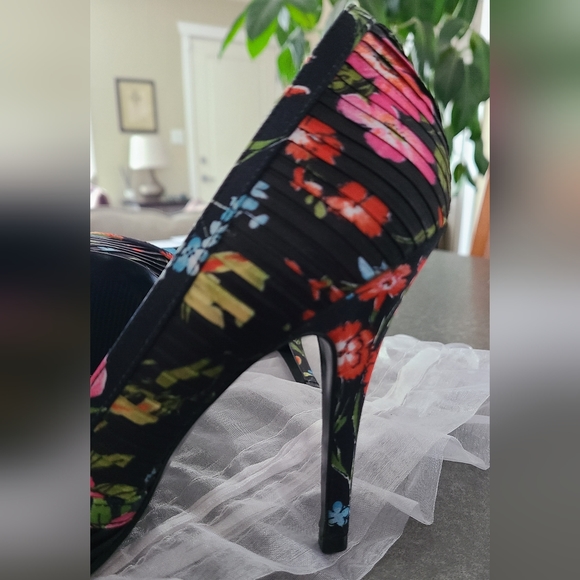 Aldo Floral High Heels - Picture 2 of 4